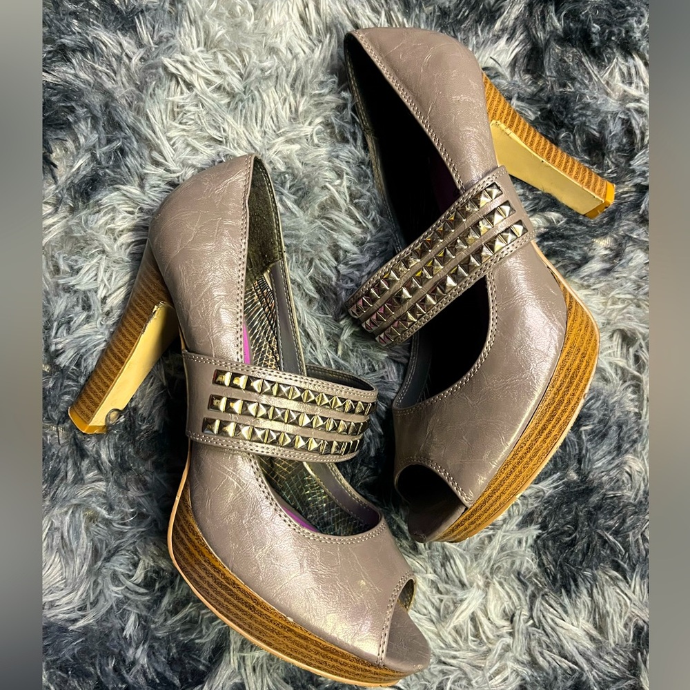 Madden Girl | Syria Women's Open Toe Mary Jane Studded Pumps Grey/Silver Sz 9.5